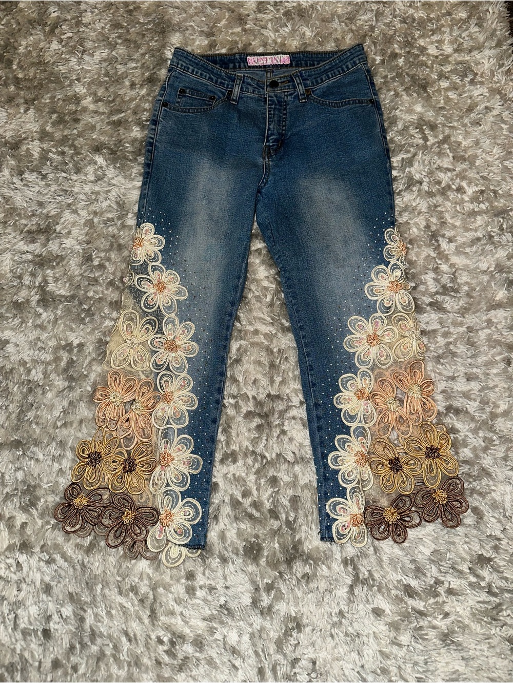 Embellished Floral Trim Blue Jeans